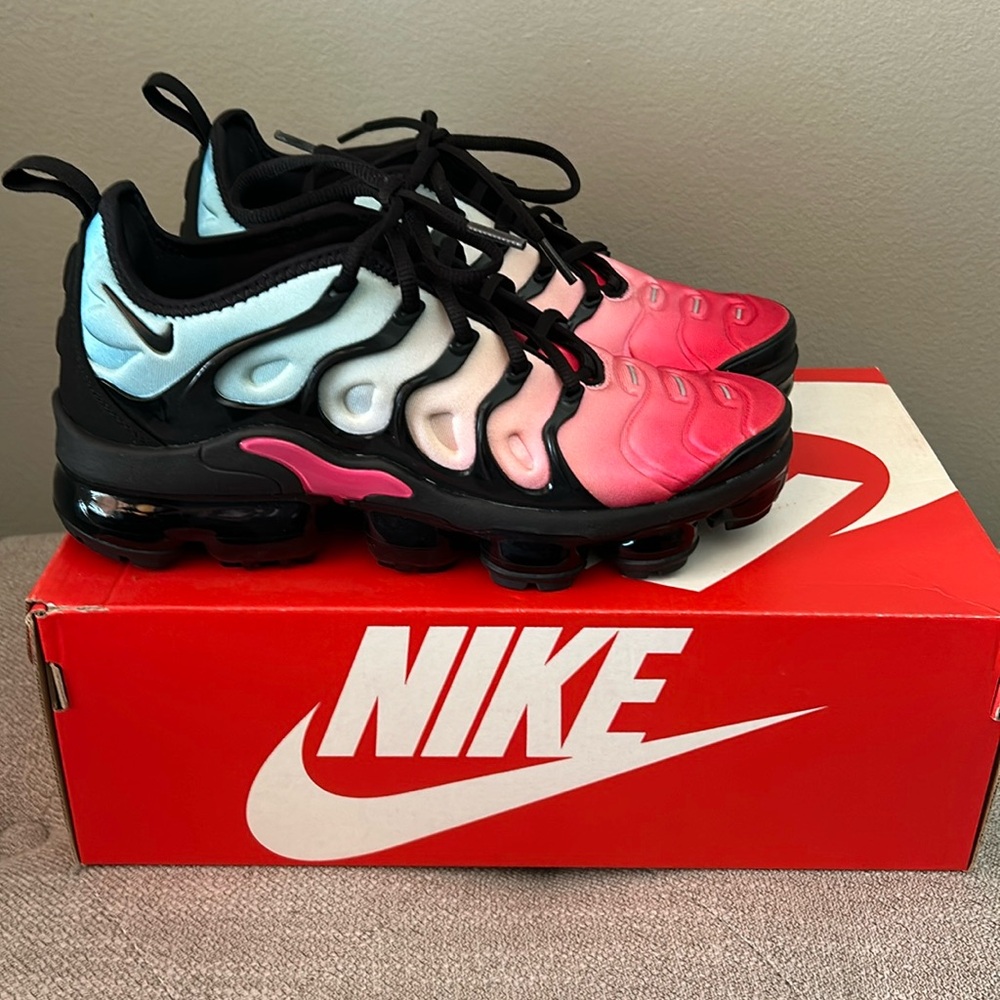 Nike Air Vapormax Plus Rocket Pop Pink Glacier CZ7954-600 Women’s Size 7.5 rare
